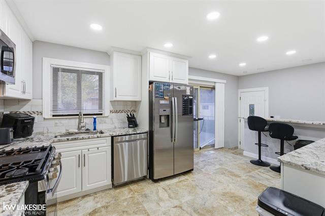 Builiding view twenty two for 8385 Helen, Center Line, MI. 48015