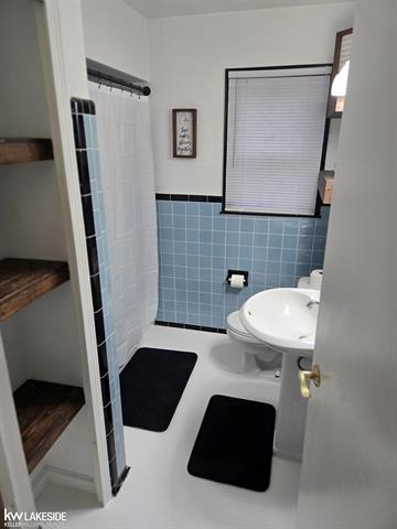 Builiding view seventeen for 7337 Dale, Center Line, MI. 48015