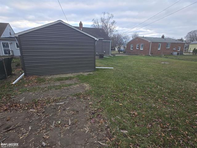 Builiding view twenty one for 7337 Dale, Center Line, MI. 48015