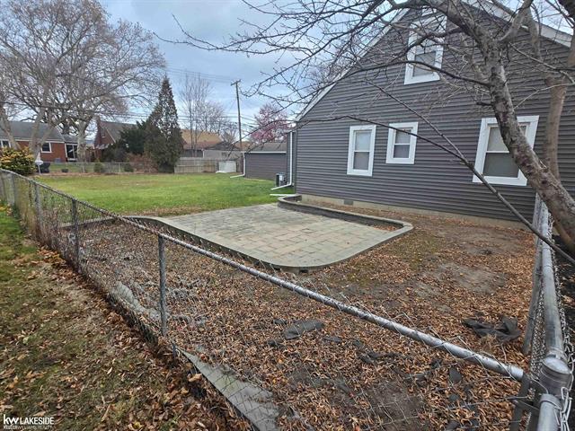 Builiding view twenty three for 7337 Dale, Center Line, MI. 48015