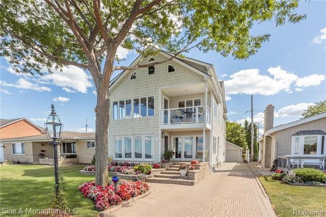 front view for 22680 Wildwood, Saint Clair Shores, Mi. 48081