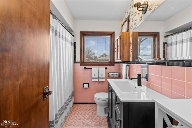 Builiding view seventeen for 26118 San Rosa, Saint Clair Shores, MI. 48081