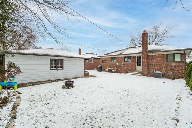 Builiding view twenty eight for 26118 San Rosa, Saint Clair Shores, MI. 48081