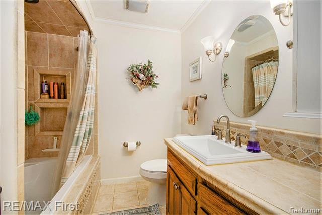 Builiding view eleven for 25861 Wiseman, Roseville, MI. 48066