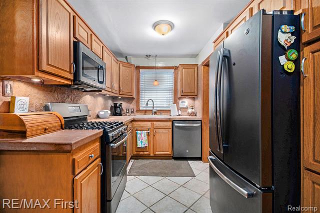 Builiding view seven for 25861 Wiseman, Roseville, MI. 48066