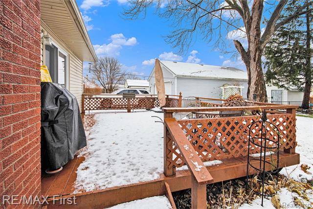 Builiding view sixteen for 25861 Wiseman, Roseville, MI. 48066