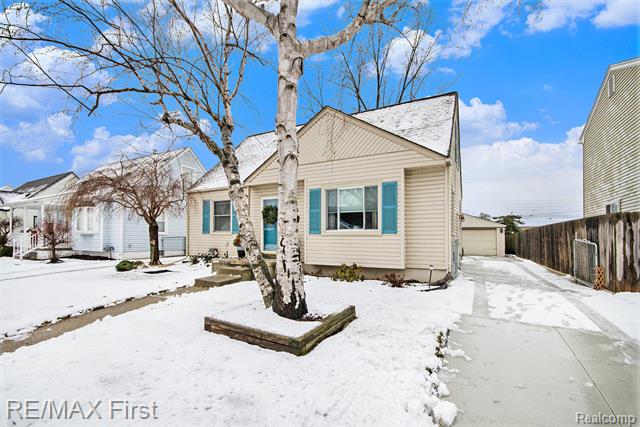 Builiding view three for 25861 Wiseman, Roseville, MI. 48066