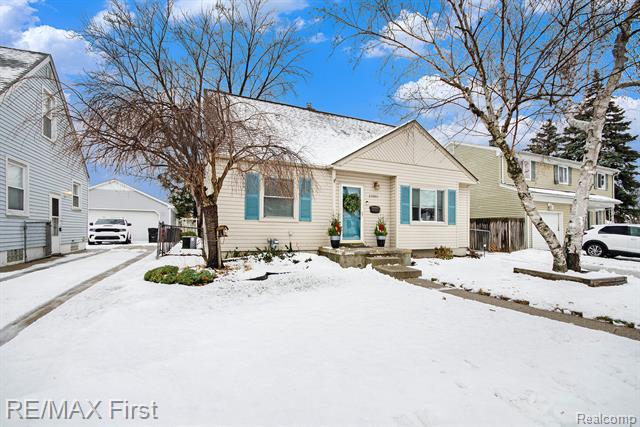 Builiding view two for 25861 Wiseman, Roseville, MI. 48066