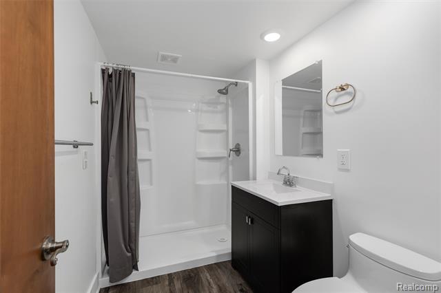 Builiding view eighteen for 22429 Lakecrest, Saint Clair Shores, MI. 48081