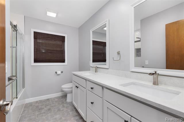 Builiding view eleven for 22429 Lakecrest, Saint Clair Shores, MI. 48081