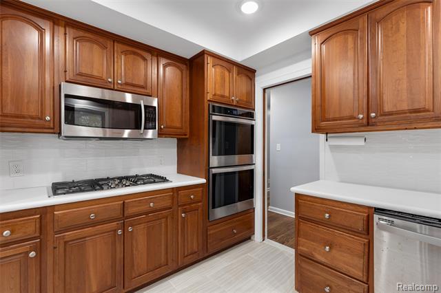 Builiding view five for 22429 Lakecrest, Saint Clair Shores, MI. 48081