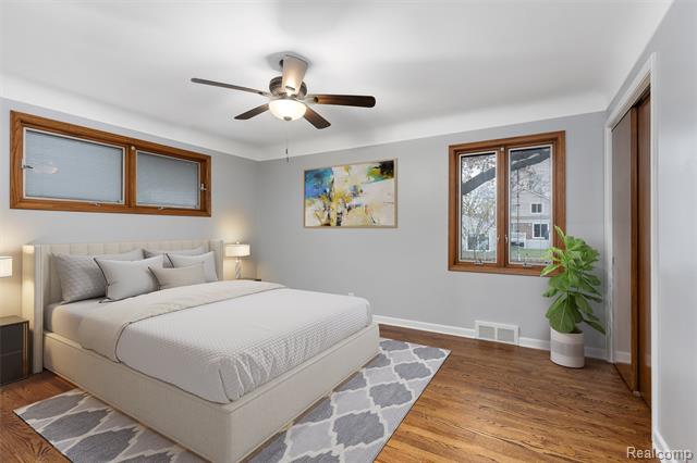 Builiding view fourteen for 22429 Lakecrest, Saint Clair Shores, MI. 48081