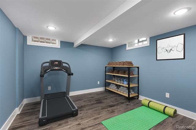 Builiding view nineteen for 22429 Lakecrest, Saint Clair Shores, MI. 48081