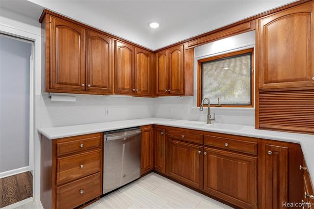 Builiding view seven for 22429 Lakecrest, Saint Clair Shores, MI. 48081