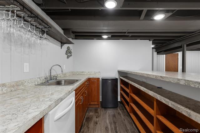 Builiding view seventeen for 22429 Lakecrest, Saint Clair Shores, MI. 48081