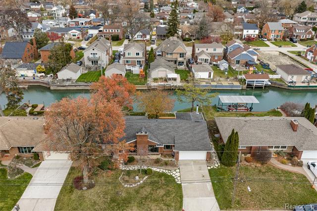 Builiding view twenty five for 22429 Lakecrest, Saint Clair Shores, MI. 48081