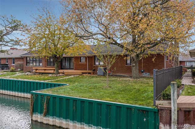 Builiding view twenty four for 22429 Lakecrest, Saint Clair Shores, MI. 48081