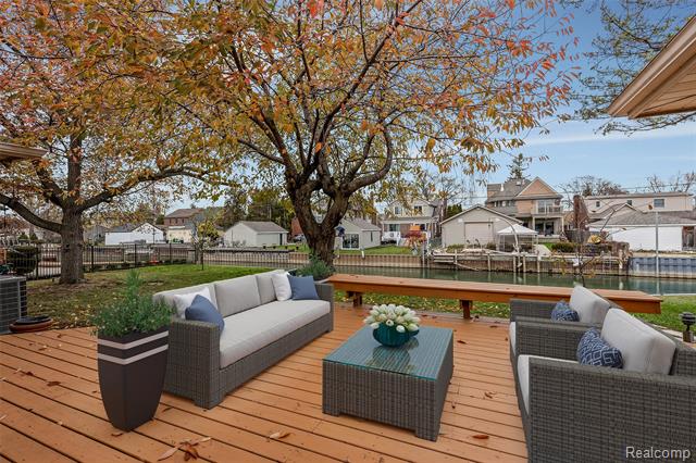 Builiding view twenty one for 22429 Lakecrest, Saint Clair Shores, MI. 48081