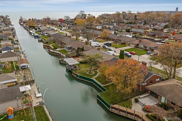 Builiding view twenty six for 22429 Lakecrest, Saint Clair Shores, MI. 48081