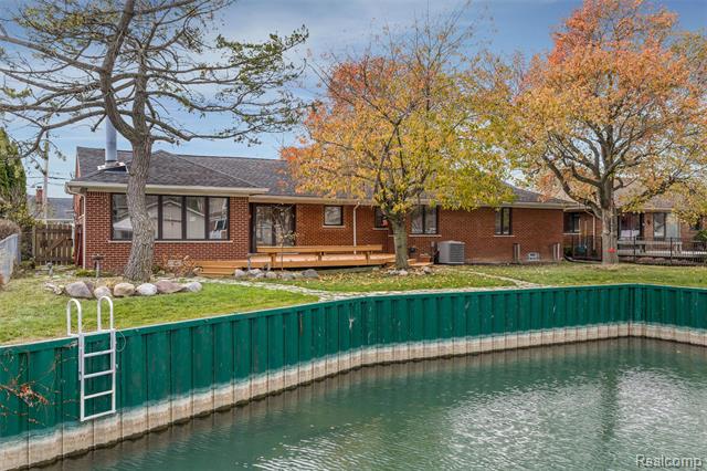 Builiding view twenty three for 22429 Lakecrest, Saint Clair Shores, MI. 48081