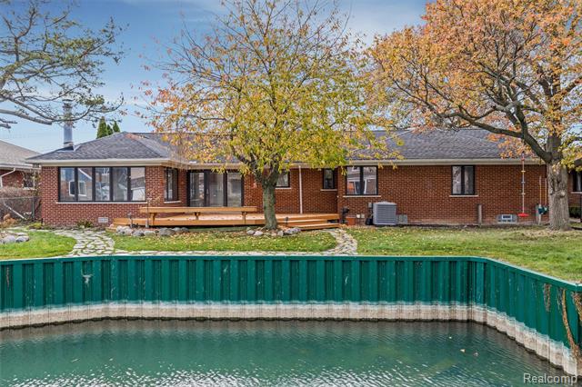 Builiding view twenty two for 22429 Lakecrest, Saint Clair Shores, MI. 48081