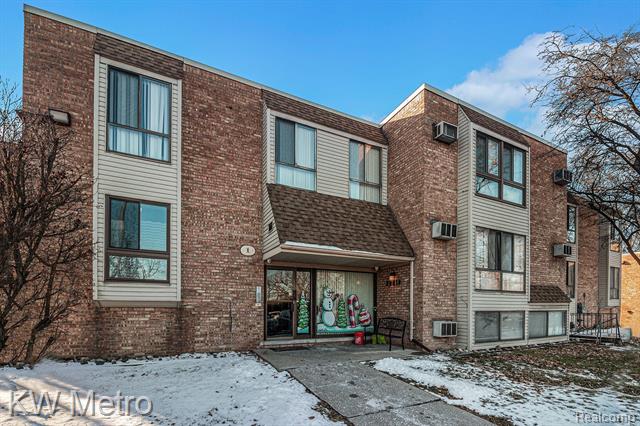 Builiding view fourteen for 28418 W 8 Mile, Farmington, MI. 48336