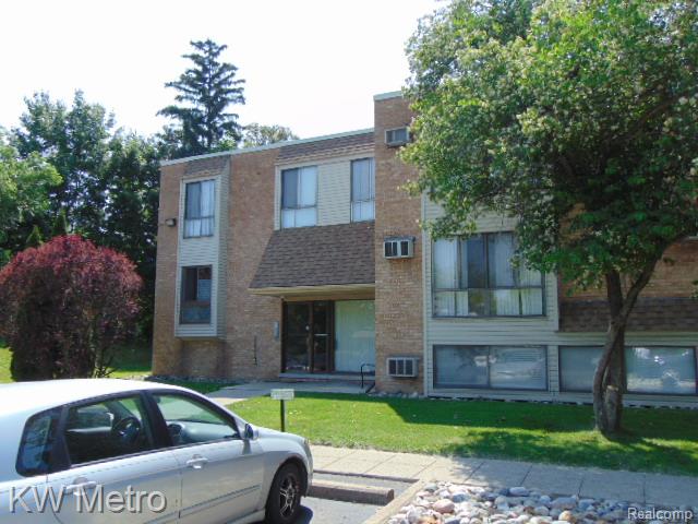 front view picture of 28418 W 8 Mile Rd, Farmington, MI. 48336