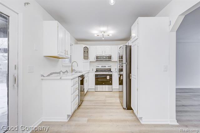 Builiding view eight for 25855 Mackinac, Roseville, MI. 48066