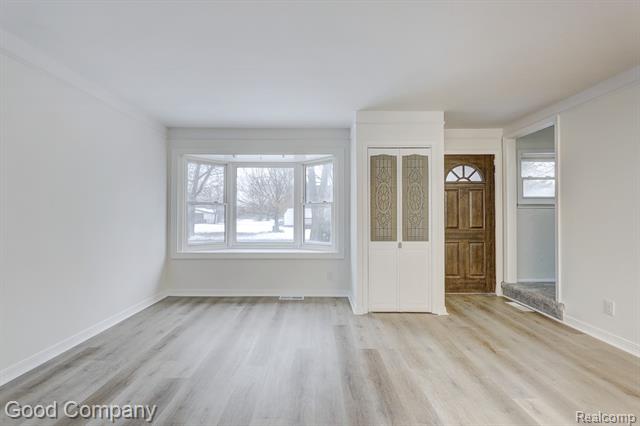 Builiding view five for 25855 Mackinac, Roseville, MI. 48066