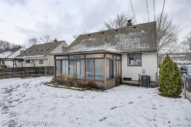 Builiding view forty three for 25855 Mackinac, Roseville, MI. 48066