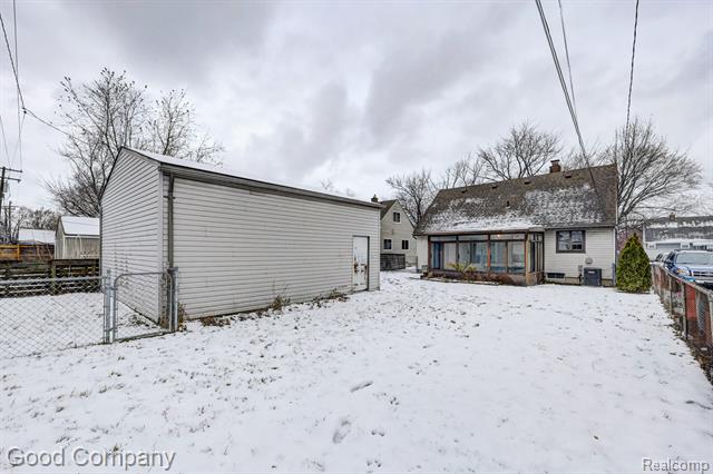 Builiding view forty for 25855 Mackinac, Roseville, MI. 48066