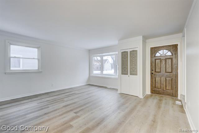 Builiding view one for 25855 Mackinac, Roseville, MI. 48066