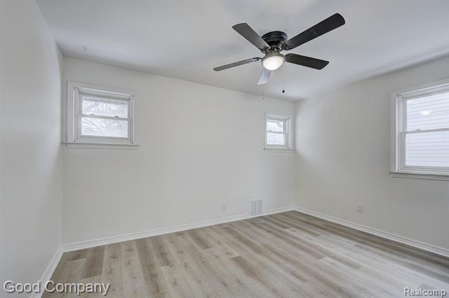 Builiding view seventeen for 25855 Mackinac, Roseville, MI. 48066