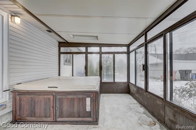 Builiding view sixteen for 25855 Mackinac, Roseville, MI. 48066