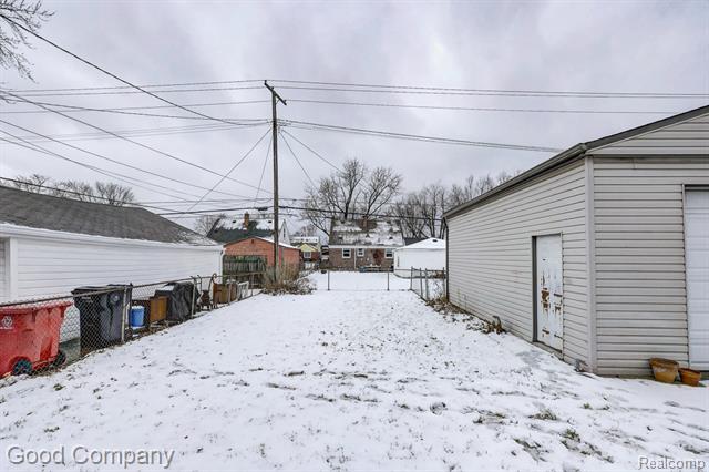 Builiding view thirty eight for 25855 Mackinac, Roseville, MI. 48066