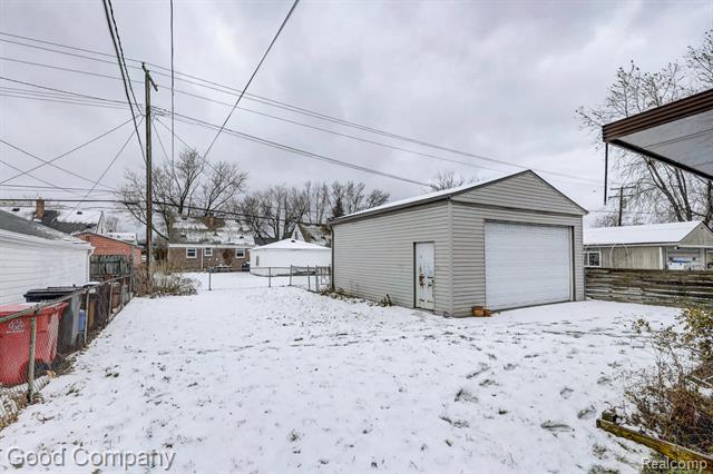 Builiding view thirty nine for 25855 Mackinac, Roseville, MI. 48066