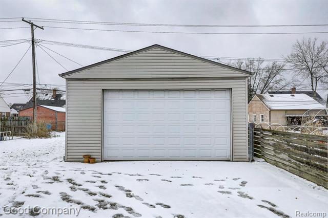 Builiding view thirty seven for 25855 Mackinac, Roseville, MI. 48066