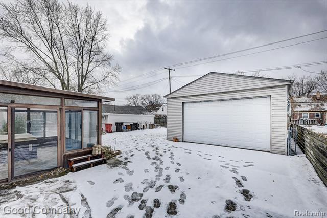 Builiding view thirty six for 25855 Mackinac, Roseville, MI. 48066