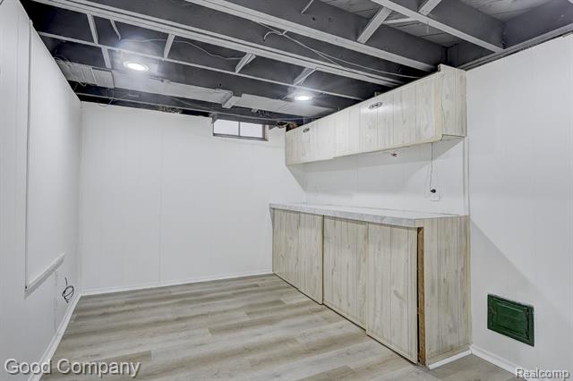 Builiding view thirty three for 25855 Mackinac, Roseville, MI. 48066