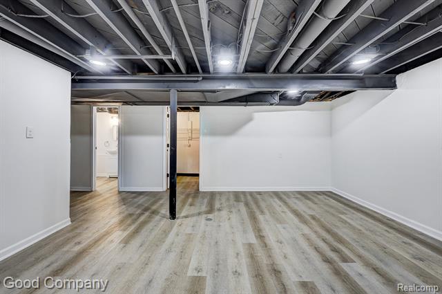 Builiding view thirty for 25855 Mackinac, Roseville, MI. 48066