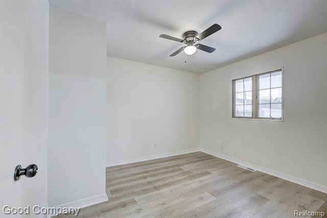 Builiding view twenty for 25855 Mackinac, Roseville, MI. 48066