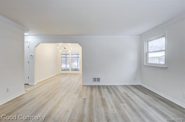 Builiding view two for 25855 Mackinac, Roseville, MI. 48066