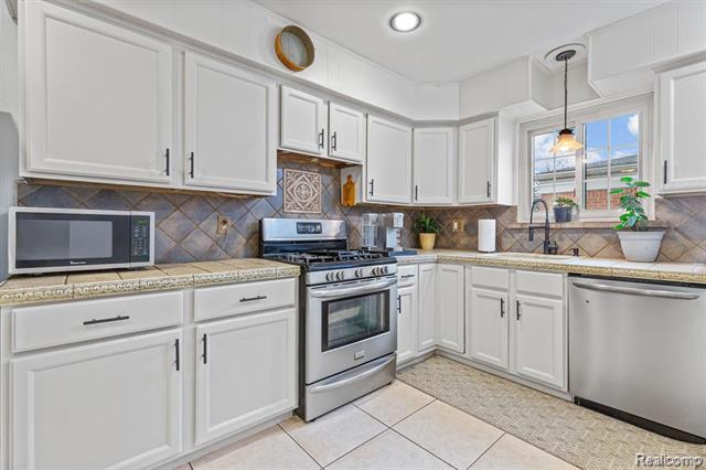 Builiding view six for 26552 Wagner, Warren, MI. 48089