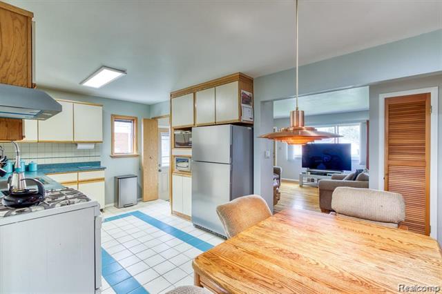 Builiding view eight for 13194 Burgundy, Warren, MI. 48089