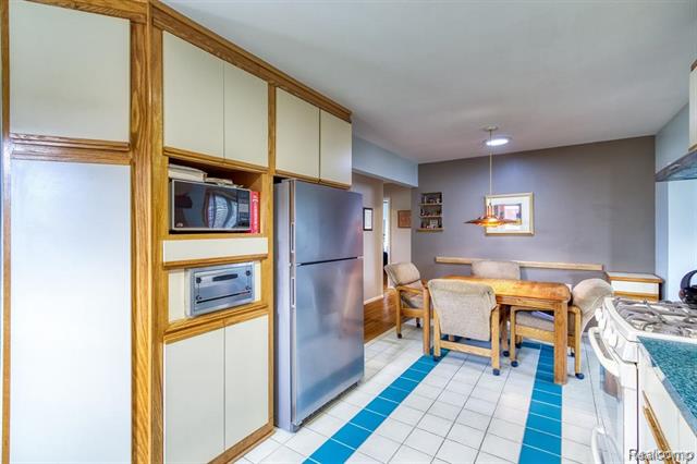 Builiding view eleven for 13194 Burgundy, Warren, MI. 48089