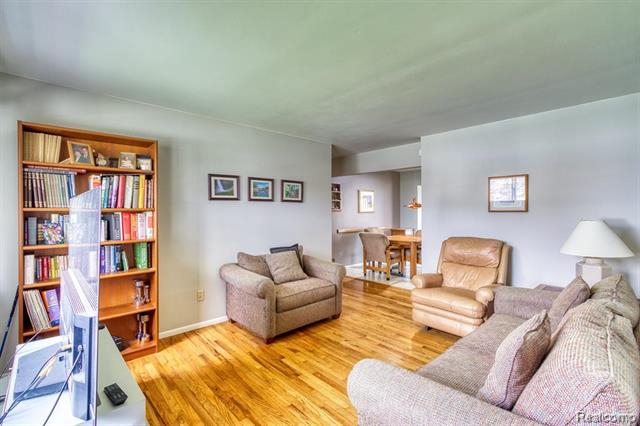 Builiding view five for 13194 Burgundy, Warren, MI. 48089