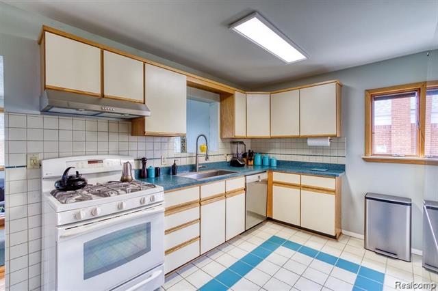 Builiding view nine for 13194 Burgundy, Warren, MI. 48089