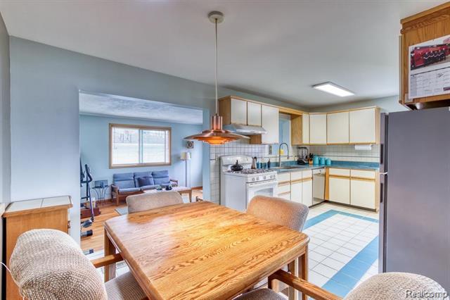 Builiding view seven for 13194 Burgundy, Warren, MI. 48089