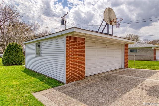 Builiding view thirty one for 13194 Burgundy, Warren, MI. 48089