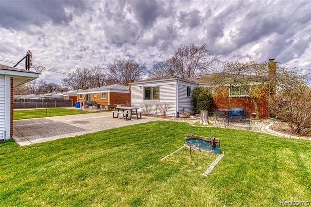 Builiding view thirty two for 13194 Burgundy, Warren, MI. 48089